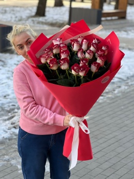 букет из 25 роз 80см