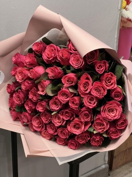 Букет из 51 малиновой розы