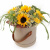 Букет из подсолнухов и роз в коробке Букет из подсолнухов и роз в коробке